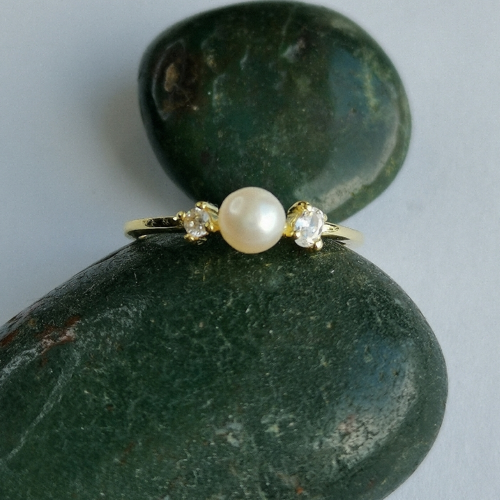 14k gold vermeil ring with Freshwater Pearl White Topaz size 8 stacking ring 🆕